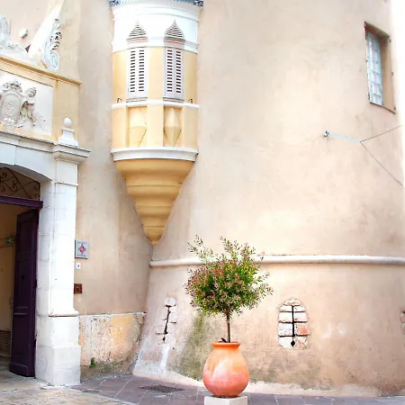 Lapoterie Apartment *